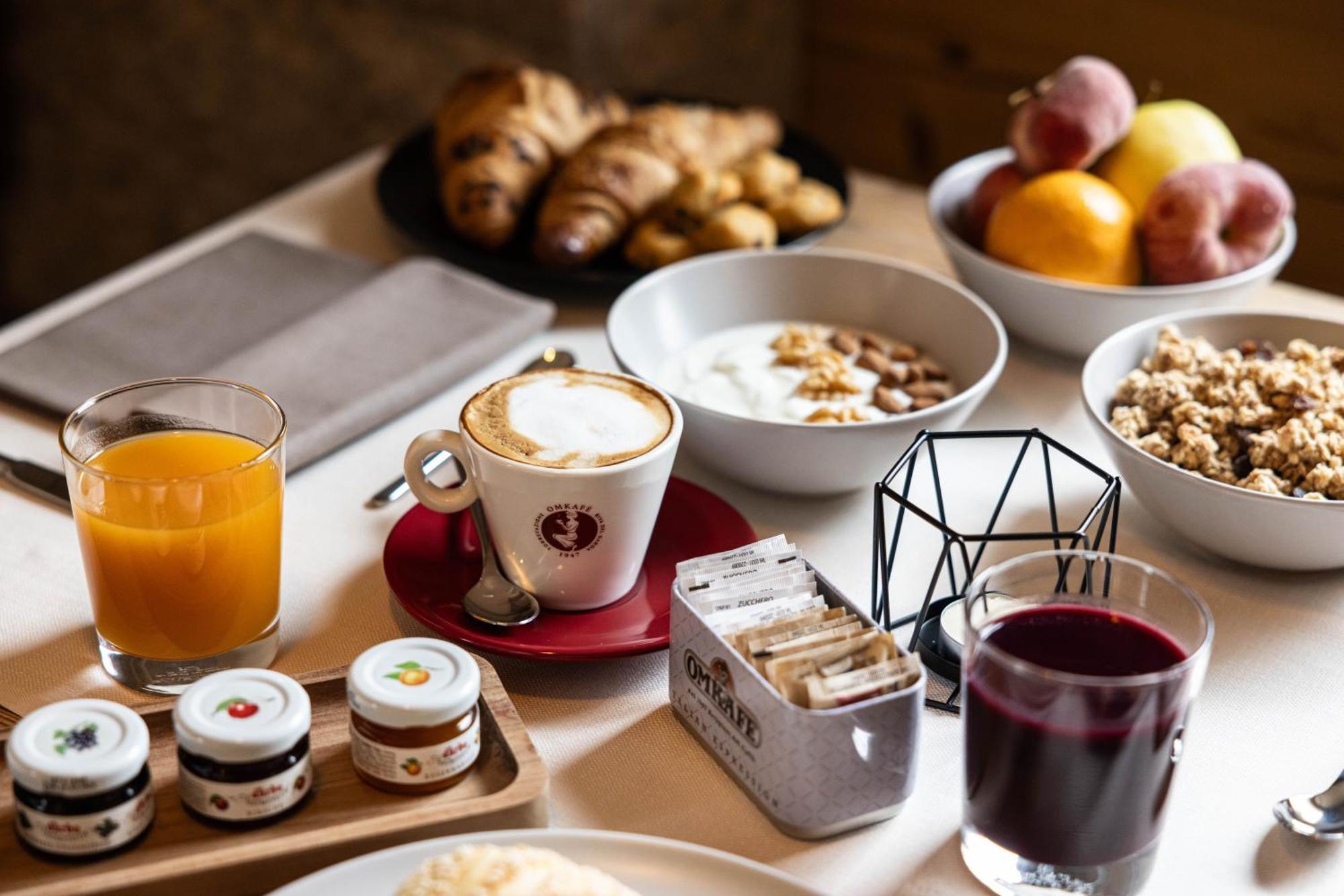 Hotel Laste' Caldes Ngoại thất bức ảnh