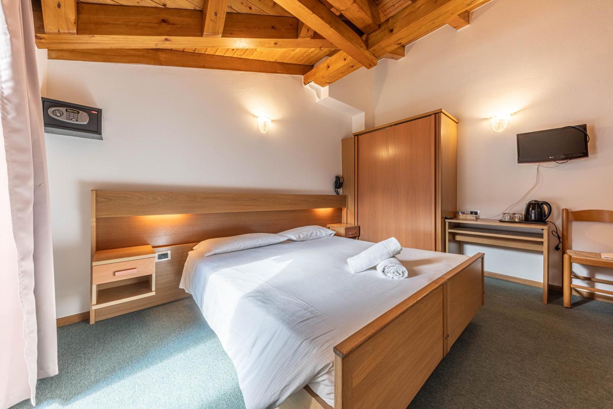 Hotel Laste' Caldes Ngoại thất bức ảnh