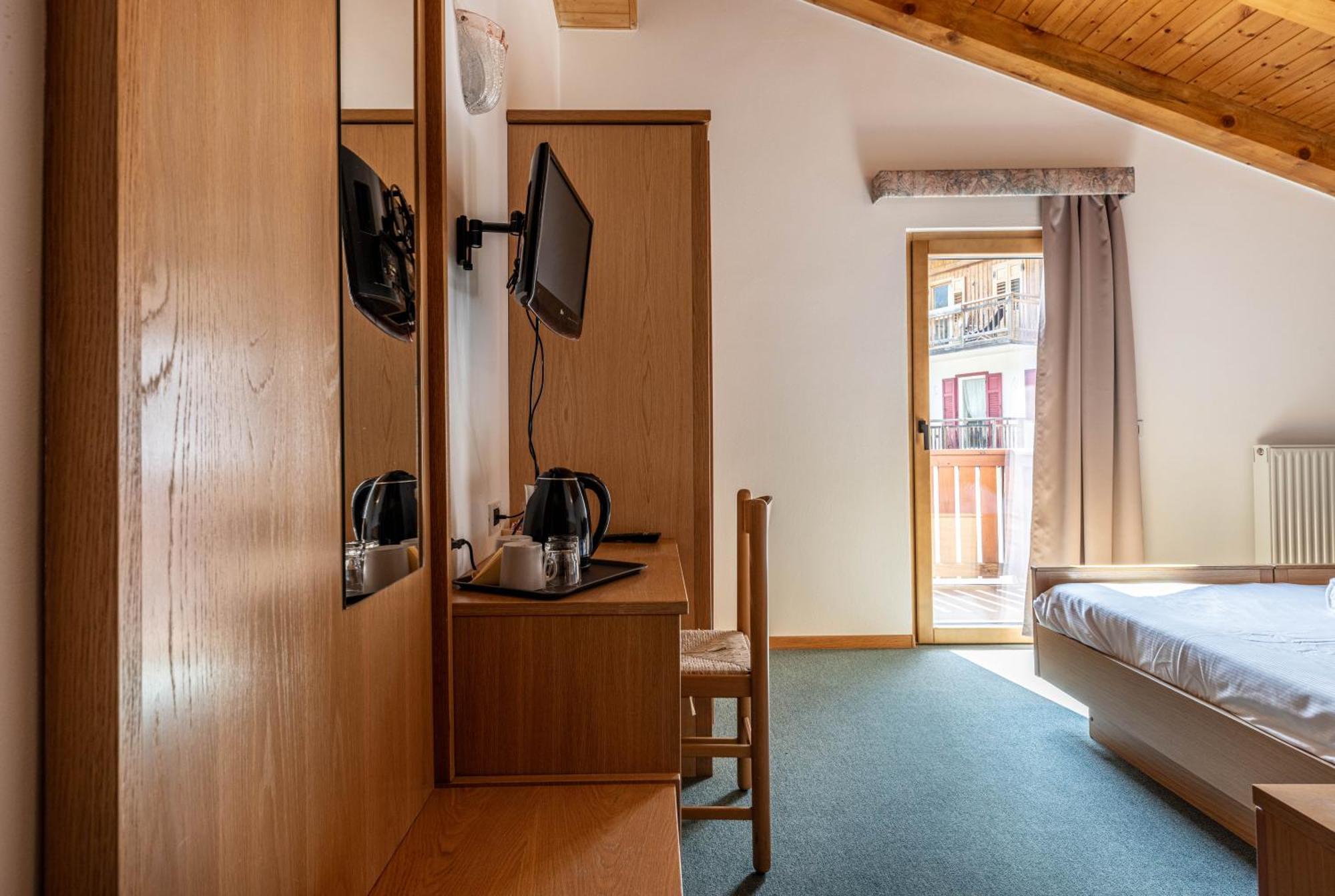 Hotel Laste' Caldes Ngoại thất bức ảnh