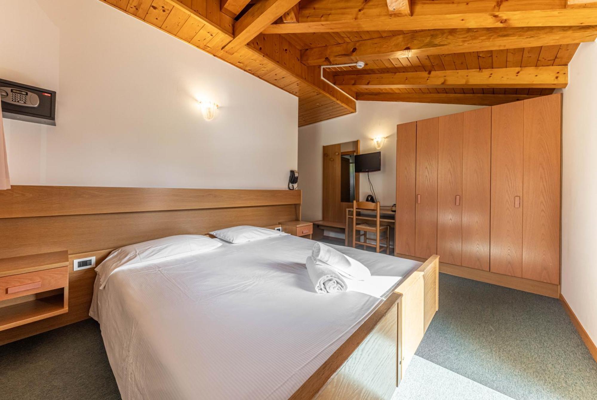 Hotel Laste' Caldes Ngoại thất bức ảnh